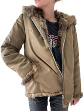 Load image into Gallery viewer, Vintage reversible pels (M)