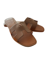 Load image into Gallery viewer, HERMÈS Leather Flat Sandals