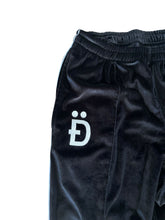 Load image into Gallery viewer, Döðlur velour track suit (S/M)