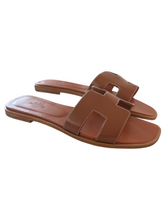 Load image into Gallery viewer, HERMÈS Leather Flat Sandals