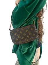 Load image into Gallery viewer, Louis Vuitton Mini Pochette bag