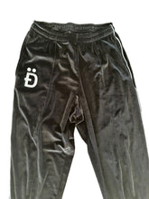 Load image into Gallery viewer, Döðlur velour track suit (S/M)