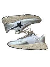 Load image into Gallery viewer, Golden Goose sneakers (39)