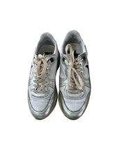 Load image into Gallery viewer, Golden Goose sneakers (39)