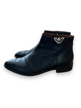 Load image into Gallery viewer, Emporio Armani boots (36)