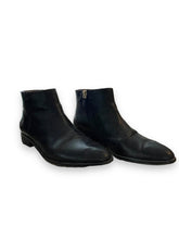 Load image into Gallery viewer, Emporio Armani boots (36)