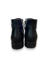 Load image into Gallery viewer, Emporio Armani boots (36)