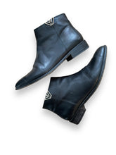 Load image into Gallery viewer, Emporio Armani boots (36)