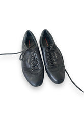 Load image into Gallery viewer, Prada Leather Shoes (37)
