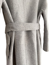 Load image into Gallery viewer, Tommy Hilfiger ullar-blanda kápa (S)
