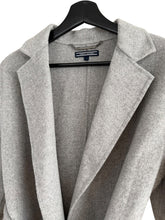 Load image into Gallery viewer, Tommy Hilfiger ullar-blanda kápa (S)
