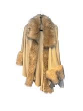 Load image into Gallery viewer, Vintage fur cape (onesize)
