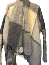 Load image into Gallery viewer, Aftur ullar slá (OS)
