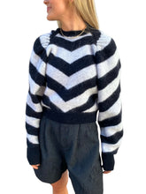 Load image into Gallery viewer, Rotate ullarpeysa (S)
