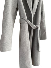 Load image into Gallery viewer, Tommy Hilfiger ullar-blanda kápa (S)
