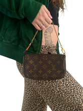 Load image into Gallery viewer, Louis Vuitton Mini Pochette bag
