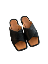 Load image into Gallery viewer, Billi Bi calf hair leather sandals (37)
