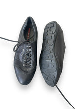 Load image into Gallery viewer, Prada Leather Shoes (37)
