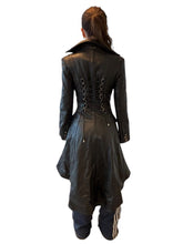 Load image into Gallery viewer, Vintage leður kápa (S)
