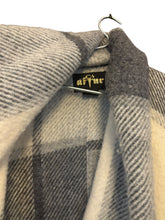 Load image into Gallery viewer, Aftur ullar slá (OS)
