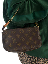 Load image into Gallery viewer, Louis Vuitton Mini Pochette bag
