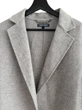 Load image into Gallery viewer, Tommy Hilfiger ullar-blanda kápa (S)
