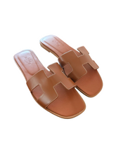 Load image into Gallery viewer, HERMÈS Leather Flat Sandals
