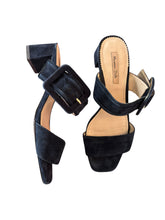 Load image into Gallery viewer, Massimo Dutti suede sandals (36)
