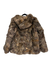 Load image into Gallery viewer, Vintage reversible pels (M)
