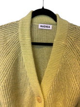Load image into Gallery viewer, Magnea peysa (L)
