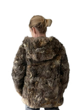 Load image into Gallery viewer, Vintage reversible pels (M)
