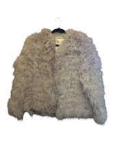 Load image into Gallery viewer, Stine Goya pels (S)
