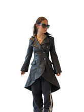 Load image into Gallery viewer, Vintage leður kápa (S)
