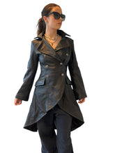 Load image into Gallery viewer, Vintage leður kápa (S)
