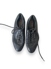 Load image into Gallery viewer, Prada Leather Shoes (37)
