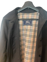 Load image into Gallery viewer, Burberry trench
