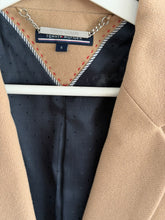 Load image into Gallery viewer, Tommy Hilfiger ullar-blanda kápa (S)
