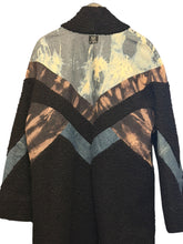 Load image into Gallery viewer, By Birta kápa (one size)
